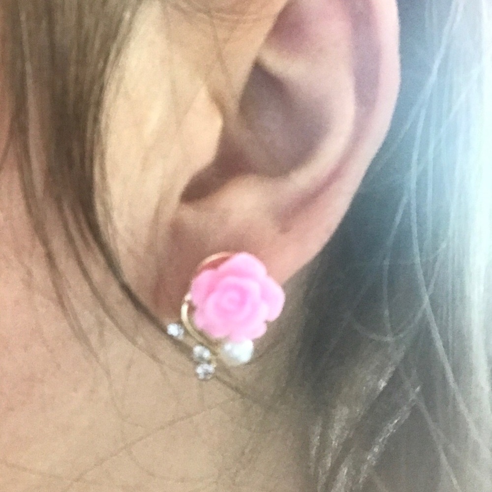 ADORABLE๐๐๐PINK๐นROSE GOLDEN VINE CZ STUDS!๐๐ - Picture 3 of 6
